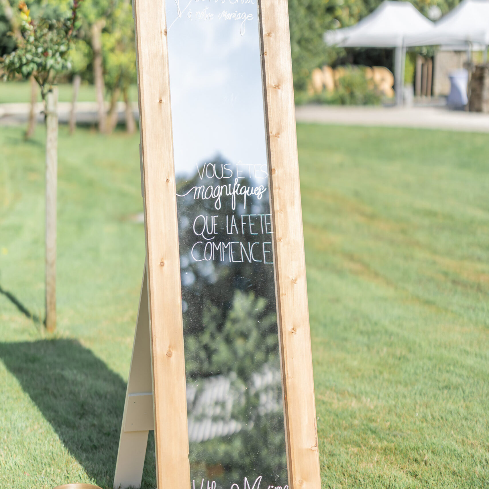 miroir personnalisé entourage bois avec tapis en jute