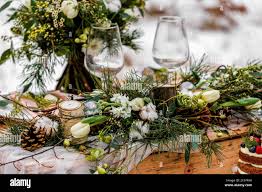 centre de table mariage pomme de pin feuilles